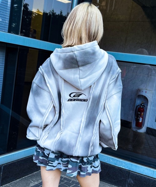 A'gem(エージェム)の「A'GEM/9 × .kom 『A'gem/エージェム』Spray Double Zip-Up Hoodie/スプレーダブルジップアップパーカー(パーカー・レディース・ホワイト/ブラック・FREE)」の2枚目の写真