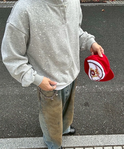 UNDERSTATEMENTs（アンダーステイトメント）の「【ユニセックス】バックロゴヴィンテージペイントスウェット（スウェット・メンズ・グレー/ライトブルー/レッド・LARGE/MEDIUM）」の4枚目の写真