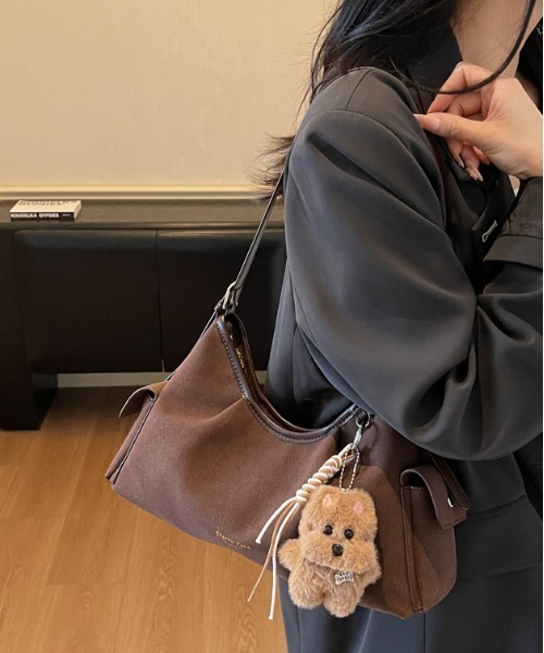 FREE STYLISTS(フリー スタイリスト)の「Y2K チャーム付きスエードコンビボストンバッグ(ショルダーバッグ・レディース・ブラック/ダークブラウン・FREE)」の13枚目の写真