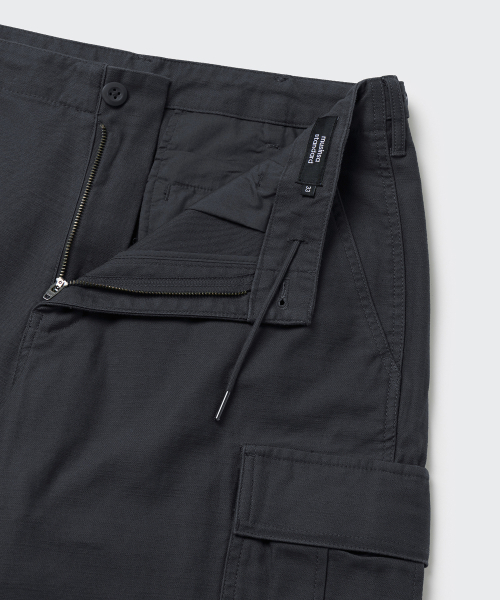MUSINSA STANDARD（ムシンサスタンダード）の「ホワイトサテンパラシュートカーゴパンツ[ダークグレー]（その他パンツ・メンズ・その他・40/38/36/27/28/29/34/32/30/31/33/26）」の3枚目の写真