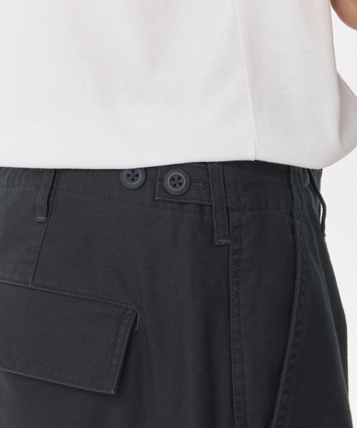 MUSINSA STANDARD（ムシンサスタンダード）の「ホワイトサテンパラシュートカーゴパンツ[ダークグレー]（その他パンツ・メンズ・その他・40/38/36/27/28/29/34/32/30/31/33/26）」の5枚目の写真