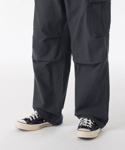 MUSINSA STANDARD（ムシンサスタンダード）の「ホワイトサテンパラシュートカーゴパンツ[ダークグレー]（その他パンツ・メンズ・その他・40/38/36/27/28/29/34/32/30/31/33/26）」の9枚目の写真