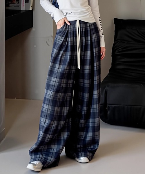 cammie(キャミー)の「チェック柄ワイドパンツ(その他パンツ・レディース・ブラウン/ブラック/ネイビー・L/M)」の4枚目の写真