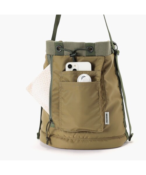 BRIEFING（ブリーフィング）の「DRAWSTRING SHOULDER（Lサイズ）（ショルダーバッグ・メンズ・カーキ/ブラック・FREE）」の10枚目の写真
