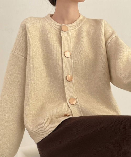 セール】やわらかな雰囲気で大人っぽさを演出♪ シンプルボタンニット