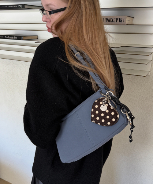 FIND KAPOOR（ファインドカプア）の「モノバッグ24 - 5カラー（ショルダーバッグ・レディース・ブラウン・FREE）」の2枚目の写真