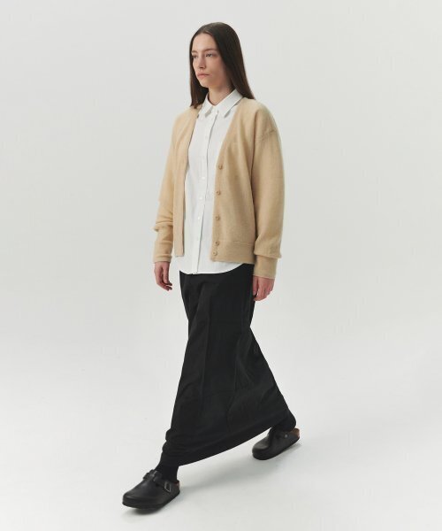 LEVAR(レバー)の「Plain Mohair V-neck Cardigan - Biscuit Beige(カーディガン/ボレロ・レディース・ベージュ・FREE)」の3枚目の写真