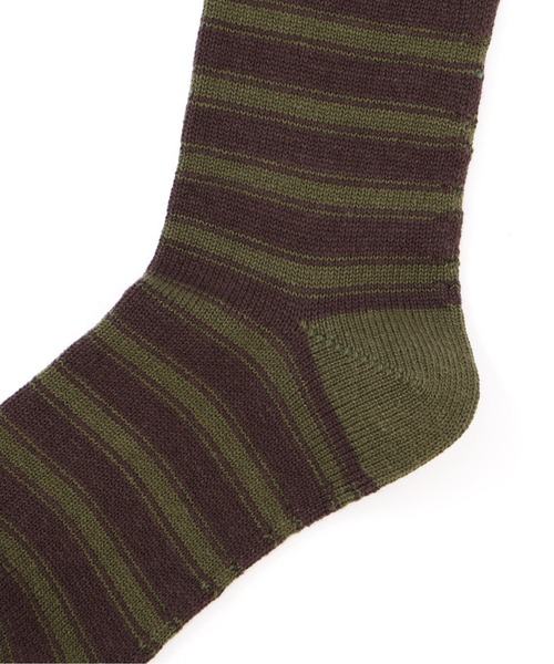 MHL.（エムエイチエル）の「NARROW STRIPE COTTON SOCKS（ソックス/靴下・レディース・カーキ/ブラック・FREE）」の4枚目の写真