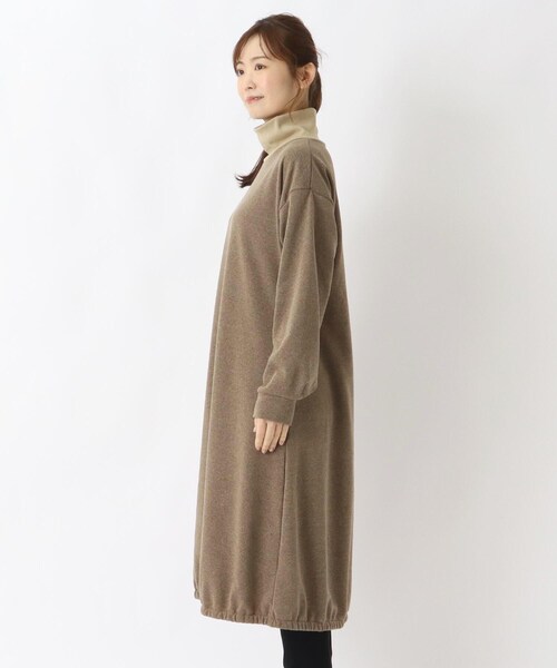 one'sterrace(ワンズテラス)の「配色リブタートル 裏シャギーワンピース(ワンピース・レディース・ブラック系8/ネイビー系5/ダークブラウン系8・02)」の5枚目の写真
