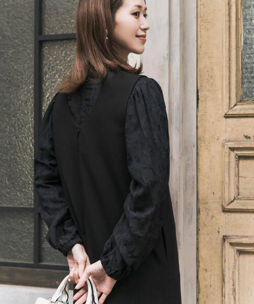 URBAN RESEARCH DOORS（アーバンリサーチドアーズ）の「Vネックタックオールインワン（その他パンツ・レディース・ブラック・SMALL/MEDIUM）」の3枚目の写真