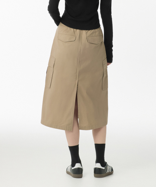 MUSINSA STANDARD WOMAN（ムシンサスタンダードウーマン）の「ウィメンズカーゴバンディングミディスカート[ベージュ]（スカート・レディース・その他・SMALL/MEDIUM/LARGE/X-SMALL）」の2枚目の写真