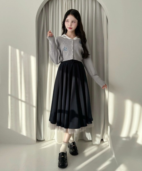 an another angelus（アンアナザーアンジェラス）の「アシメローズ刺繍リブニットカーディガン/fint フィント（カーディガン/ボレロ・レディース・オフホワイト/ブルーグレー・FREE）」の8枚目の写真