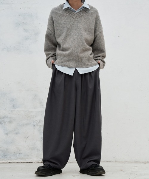welise（ウェライズ）の「【welise/ウェライズ】スウェイングドレープクロス ウエストオーバータック ワイドカーブスラックス（スラックス・メンズ・オフホワイト/ブラック/チャコールグレー・L/S）」の6枚目の写真