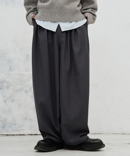 welise（ウェライズ）の「【welise/ウェライズ】スウェイングドレープクロス ウエストオーバータック ワイドカーブスラックス（スラックス・メンズ・オフホワイト/ブラック/チャコールグレー・L/S）」の5枚目の写真
