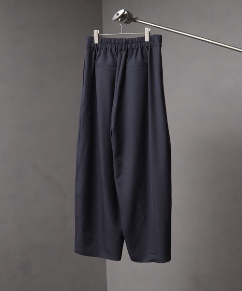 welise（ウェライズ）の「【welise/ウェライズ】スウェイングドレープクロス ウエストオーバータック ワイドカーブスラックス（スラックス・メンズ・オフホワイト/ブラック/チャコールグレー・L/S）」の17枚目の写真