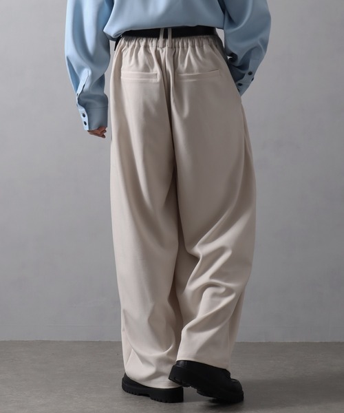 welise（ウェライズ）の「【welise/ウェライズ】スウェイングドレープクロス ウエストオーバータック ワイドカーブスラックス（スラックス・メンズ・オフホワイト/ブラック/チャコールグレー・L/S）」の15枚目の写真