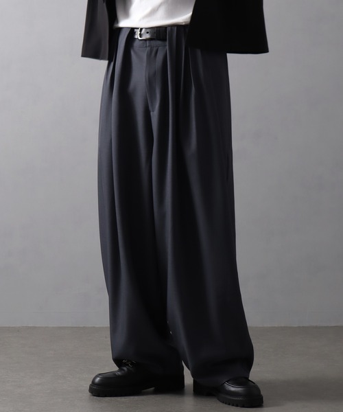 welise（ウェライズ）の「【welise/ウェライズ】スウェイングドレープクロス ウエストオーバータック ワイドカーブスラックス（スラックス・メンズ・オフホワイト/ブラック/チャコールグレー・L/S）」の10枚目の写真