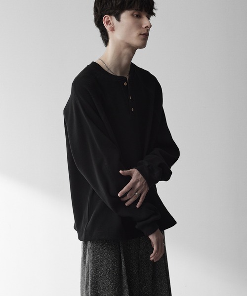 RUUBON（ルーボン）の「【RUUBON】henley neck long sleeve Tee/ヘンリーネック ロングスリーブTシャツ/ロンT（Tシャツ/カットソー・メンズ・ブラック/ライトグレー・S/M/L）」の6枚目の写真