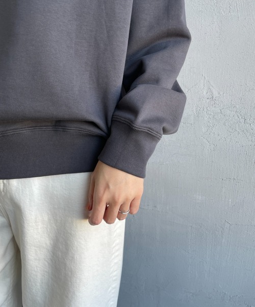 GYMPHLEX（ジムフレックス）の「[GYMPHLEX/ジムフレックス] スイングスリーブ ワンポイントロゴ刺繍スウェット（スウェット・レディース・ライトグレー/チャコールグレー/イエロー・12）」の14枚目の写真