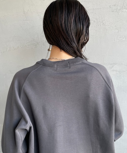 GYMPHLEX（ジムフレックス）の「[GYMPHLEX/ジムフレックス] スイングスリーブ ワンポイントロゴ刺繍スウェット（スウェット・レディース・ライトグレー/チャコールグレー/イエロー・12）」の15枚目の写真