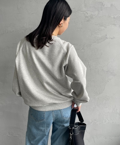 GYMPHLEX（ジムフレックス）の「[GYMPHLEX/ジムフレックス] スイングスリーブ ワンポイントロゴ刺繍スウェット（スウェット・レディース・ライトグレー/チャコールグレー/イエロー・12）」の18枚目の写真