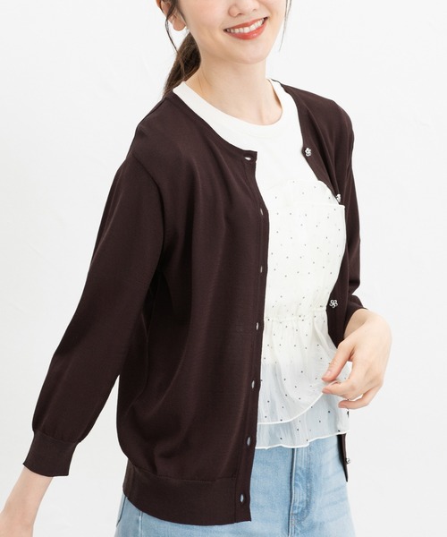 Honeys(ハニーズ)の「【ハニさら・接触冷感・UVカット】7分袖フラワー釦カーデ(カーディガン/ボレロ・レディース・ネイビー/ピンク/アイボリー/ブラック/ブルーグリーン/ブラウン/レッド・L/LL/M/S)」の4枚目の写真
