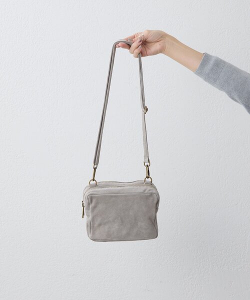 ear PAPILLONNER（イアパピヨネ）の「《ear別注》【B#AG(バッグ）】スエードショルダーバッグ（ショルダーバッグ・レディース・グリーン/ダークブラウン/ライトグレー・FREE）」の4枚目の写真