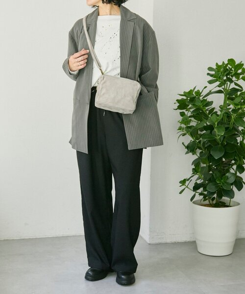 ear PAPILLONNER（イアパピヨネ）の「《ear別注》【B#AG(バッグ）】スエードショルダーバッグ（ショルダーバッグ・レディース・グリーン/ダークブラウン/ライトグレー・FREE）」の8枚目の写真