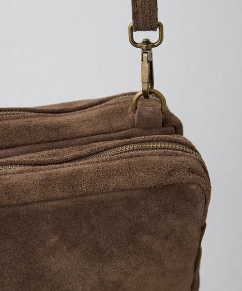 ear PAPILLONNER（イアパピヨネ）の「《ear別注》【B#AG(バッグ）】スエードショルダーバッグ（ショルダーバッグ・レディース・グリーン/ダークブラウン/ライトグレー・FREE）」の15枚目の写真