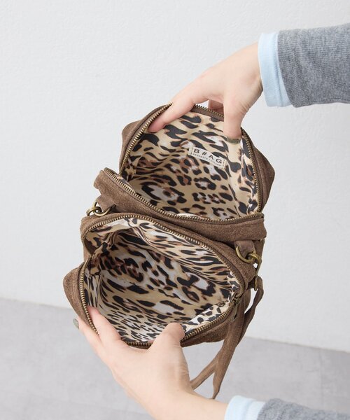 ear PAPILLONNER（イアパピヨネ）の「《ear別注》【B#AG(バッグ）】スエードショルダーバッグ（ショルダーバッグ・レディース・グリーン/ダークブラウン/ライトグレー・FREE）」の16枚目の写真