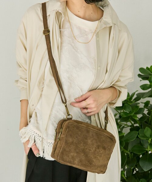 ear PAPILLONNER（イアパピヨネ）の「《ear別注》【B#AG(バッグ）】スエードショルダーバッグ（ショルダーバッグ・レディース・グリーン/ダークブラウン/ライトグレー・FREE）」の21枚目の写真