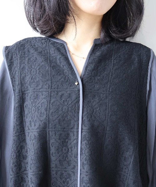 leswel(レスウェル)の「【WEB/一部店舗限定】【LL~5L 大きいサイズ】レースレイヤードバンドカラーブラウス(シャツ/ブラウス・レディース・チャコールグレー/オフホワイト/オレンジ・3L/LL/5L/4L)」の12枚目の写真