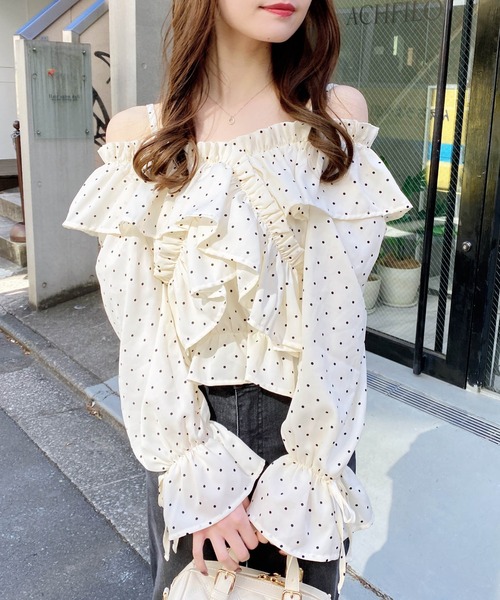 INGNI（イング）の「クロスフリルオフショルブラウス（シャツ/ブラウス・レディース・ホワイト系その他3/ブラック系/ブラック系その他3・M）」の7枚目の写真