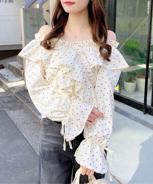 INGNI（イング）の「クロスフリルオフショルブラウス（シャツ/ブラウス・レディース・ホワイト系その他3/ブラック系/ブラック系その他3・M）」の8枚目の写真