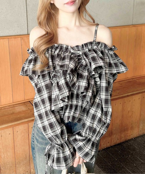 INGNI（イング）の「クロスフリルオフショルブラウス（シャツ/ブラウス・レディース・ホワイト系その他3/ブラック系/ブラック系その他3・M）」の22枚目の写真