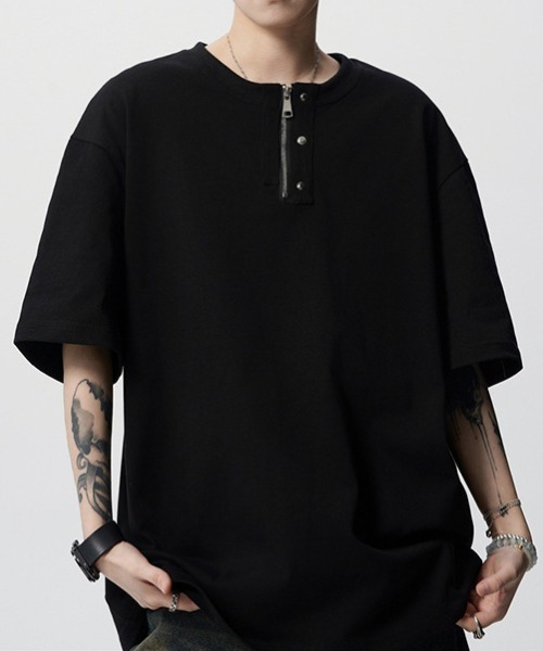 lilful(リルフル)の「【26年春夏新作】ハーフジップメタルスタッズTシャツ(Tシャツ/カットソー・メンズ・ホワイト/ブラック・L/M)」の9枚目の写真