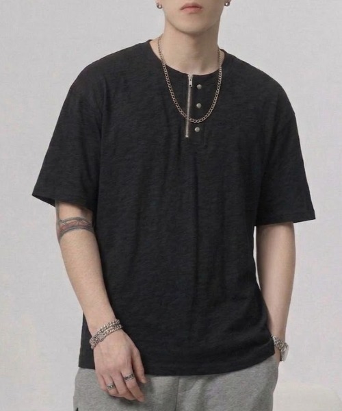 lilful(リルフル)の「【26年春夏新作】ハーフジップメタルスタッズTシャツ(Tシャツ/カットソー・メンズ・ホワイト/ブラック・L/M)」の11枚目の写真