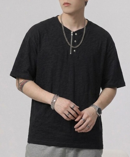 lilful(リルフル)の「【26年春夏新作】ハーフジップメタルスタッズTシャツ(Tシャツ/カットソー・メンズ・ホワイト/ブラック・L/M)」の12枚目の写真