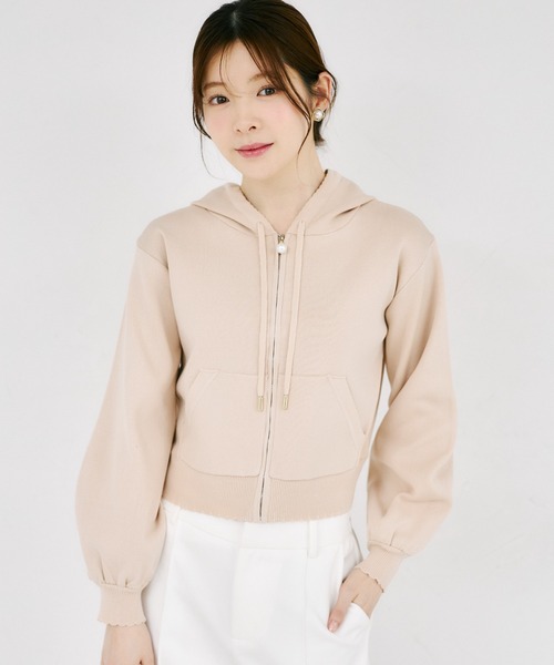 tocco closet(トッコ クローゼット)の「パールファスナー付きスカラップカットボンディングニットパーカー(パーカー・レディース・ピンクベージュ/ライトベージュ/ラベンダー・M)」の3枚目の写真