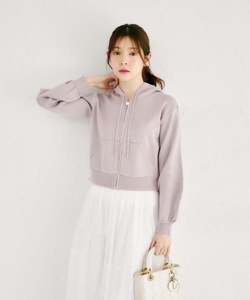 tocco closet(トッコ クローゼット)の「パールファスナー付きスカラップカットボンディングニットパーカー(パーカー・レディース・ピンクベージュ/ライトベージュ/ラベンダー・M)」の12枚目の写真