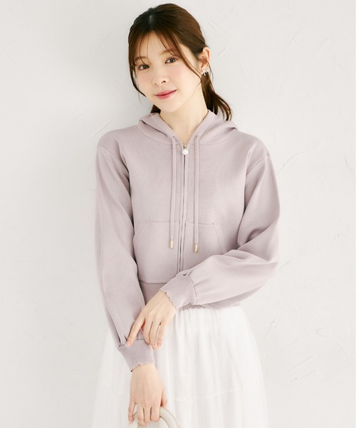 tocco closet(トッコ クローゼット)の「パールファスナー付きスカラップカットボンディングニットパーカー(パーカー・レディース・ピンクベージュ/ライトベージュ/ラベンダー・M)」の13枚目の写真