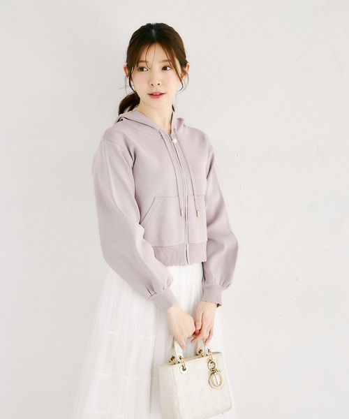 tocco closet(トッコ クローゼット)の「パールファスナー付きスカラップカットボンディングニットパーカー(パーカー・レディース・ピンクベージュ/ライトベージュ/ラベンダー・M)」の15枚目の写真