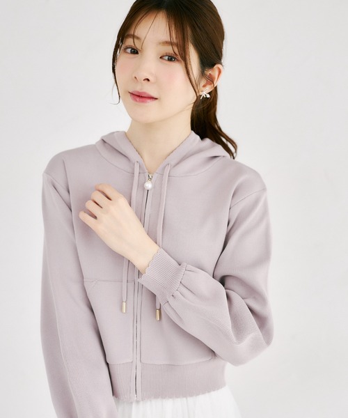 tocco closet(トッコ クローゼット)の「パールファスナー付きスカラップカットボンディングニットパーカー(パーカー・レディース・ピンクベージュ/ライトベージュ/ラベンダー・M)」の14枚目の写真