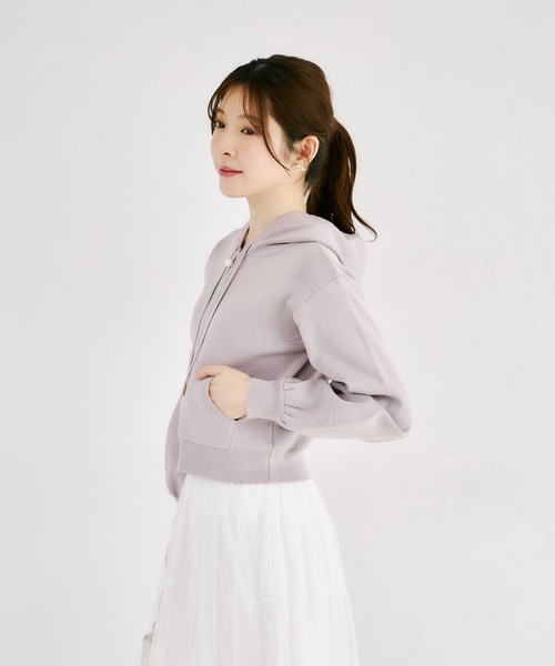tocco closet(トッコ クローゼット)の「パールファスナー付きスカラップカットボンディングニットパーカー(パーカー・レディース・ピンクベージュ/ライトベージュ/ラベンダー・M)」の16枚目の写真