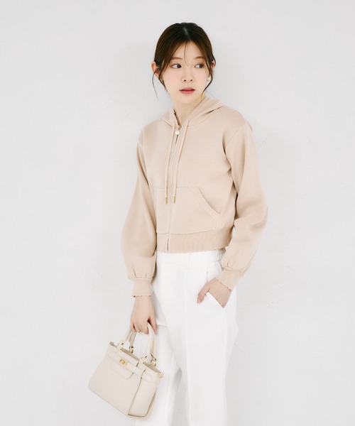 tocco closet(トッコ クローゼット)の「パールファスナー付きスカラップカットボンディングニットパーカー(パーカー・レディース・ピンクベージュ/ライトベージュ/ラベンダー・M)」の21枚目の写真