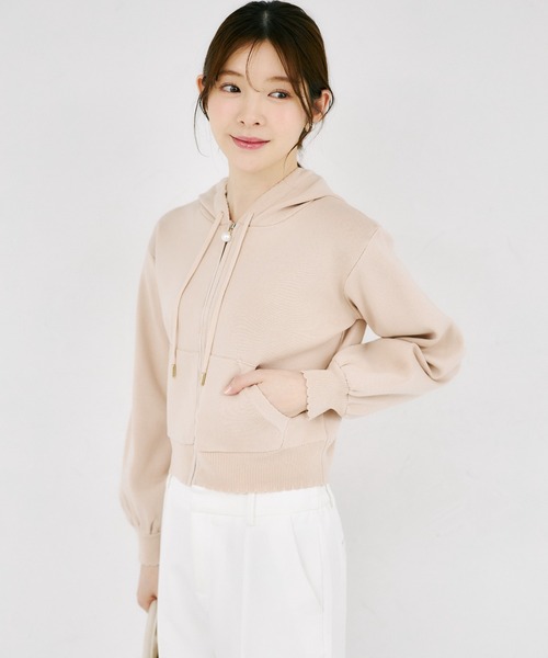 tocco closet(トッコ クローゼット)の「パールファスナー付きスカラップカットボンディングニットパーカー(パーカー・レディース・ピンクベージュ/ライトベージュ/ラベンダー・M)」の22枚目の写真