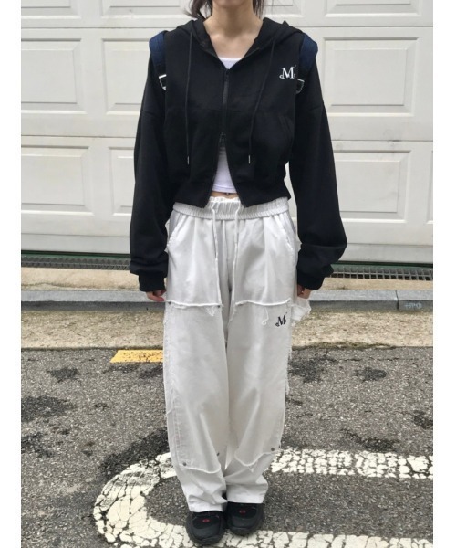 MUCENT(ムセント)の「A'GEM/9 × .kom 『MUCENT/ムセント』BACK LOGO 2-WAY HOOD ZIP-UP/バックロゴ 2 WAYジップアップパーカー(パーカー・レディース・ブラック/グレー・FREE)」の5枚目の写真