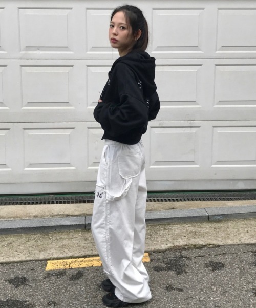 MUCENT(ムセント)の「A'GEM/9 × .kom 『MUCENT/ムセント』BACK LOGO 2-WAY HOOD ZIP-UP/バックロゴ 2 WAYジップアップパーカー(パーカー・レディース・ブラック/グレー・FREE)」の7枚目の写真