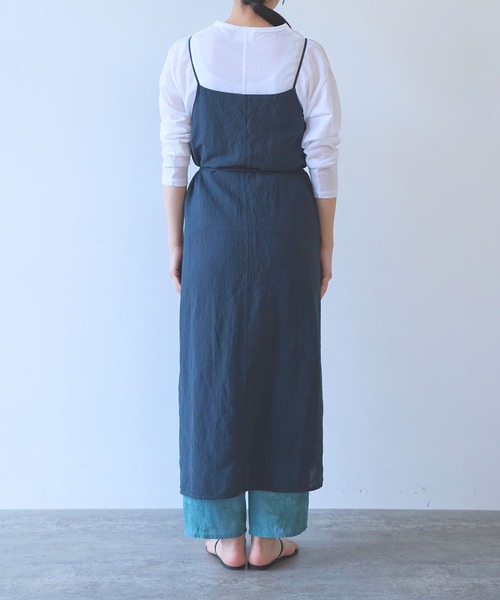 yuni（ユニ　）の「強撚CottonLinen 近江晒wrap one-piece（ジャンパースカート・レディース・チャコールグレー/パープル/カーキ・FREE）」の19枚目の写真