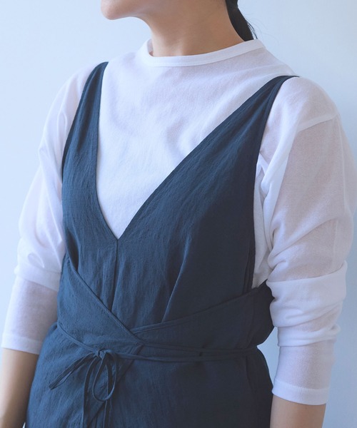 yuni（ユニ　）の「強撚CottonLinen 近江晒wrap one-piece（ジャンパースカート・レディース・チャコールグレー/パープル/カーキ・FREE）」の20枚目の写真